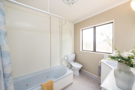 Photo of property in 8 Harrow Place, Hokowhitu, Palmerston North, 4410