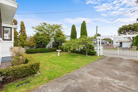 Photo of property in 15 Glamis Avenue, Strathmore Park, Wellington, 6022