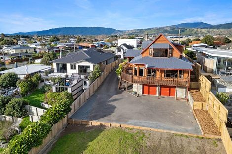 Photo of property in 128 Seaview Road, Paraparaumu Beach, Paraparaumu, 5032