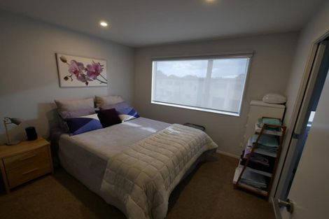 Photo of property in 27/11 Ray Small Drive, Papakura, 2110