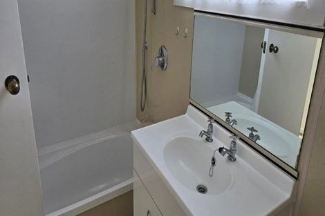 Photo of property in 1/37 Kirrie Avenue, Te Atatu South, Auckland, 0610