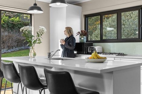 Photo of property in 3 Stuart Place, Blagdon, New Plymouth, 4310