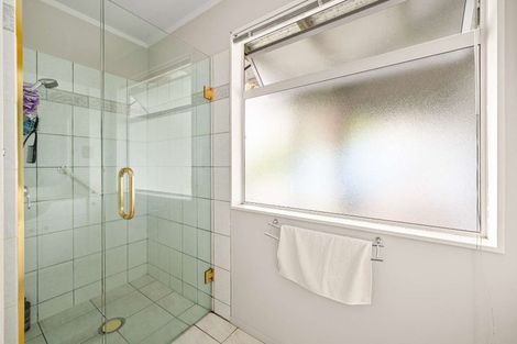 Photo of property in 290 Waitakere Road, Taupaki, 0782