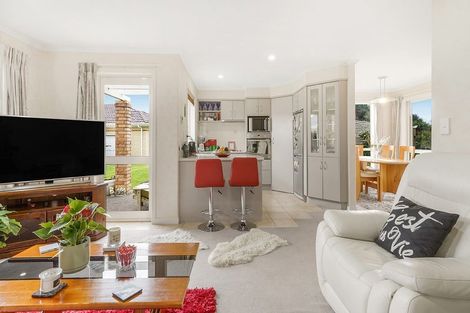 Photo of property in 43 Sovereign Isle Lane, Rototuna, Hamilton, 3210