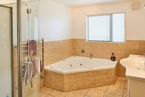 Photo of property in 50 Molyneux Close, Whitby, Porirua, 5024