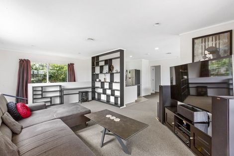 Photo of property in 16 Kearney Place, Massey, Auckland, 0614