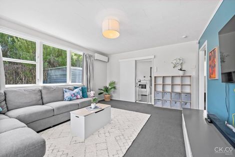 Photo of property in 15 Parera Grove, Heretaunga, Upper Hutt, 5018
