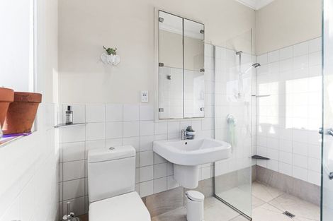 Photo of property in 42 Octavius Place, New Plymouth, 4312