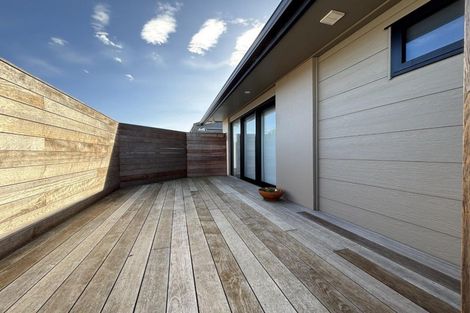 Photo of property in 268a Courtenay Street, Strandon, New Plymouth, 4312