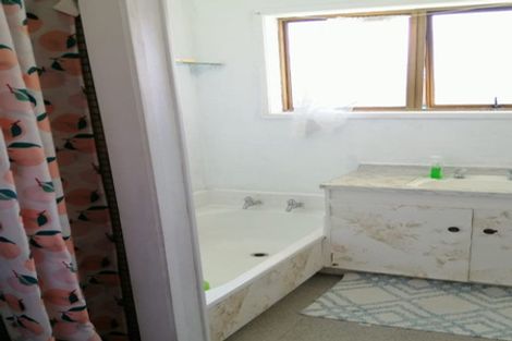 Photo of property in 1 Halberg Street, Glenfield, Auckland, 0629