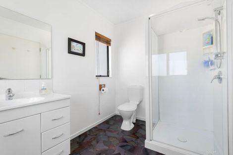 Photo of property in 136 Queens Drive, Lyall Bay, Wellington, 6022