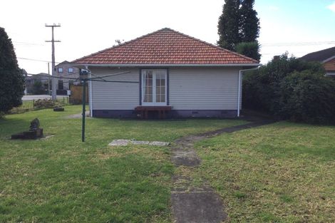 Photo of property in 64 Taikata Road, Te Atatu Peninsula, Auckland, 0610