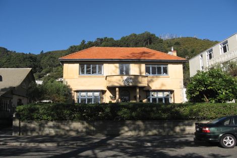 Photo of property in 37 Marine Parade, Eastbourne, Lower Hutt, 5013