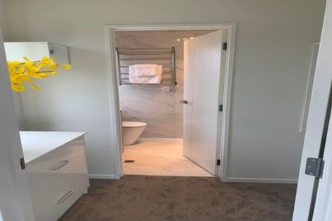 Photo of property in 7 Whawhaki Lane, Kumeu, 0810