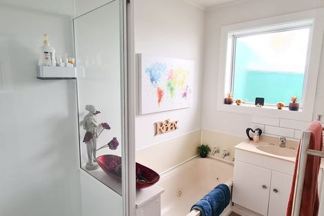 Photo of property in 4 Hallewell Crescent, Johnsonville, Wellington, 6037