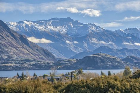 Photo of property in 7 Karearea Rise, Wanaka, 9305