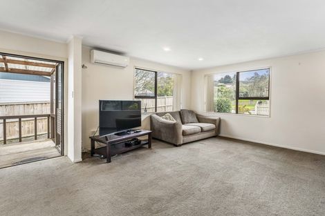 Photo of property in 35 Rehia Road, Massey, Auckland, 0614