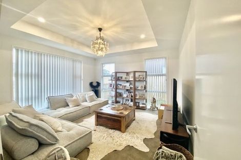 Photo of property in 71 Hayfield Way, Karaka, Papakura, 2113