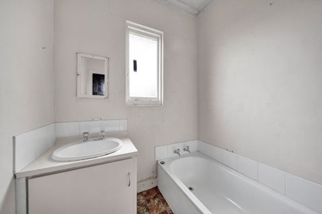 Photo of property in 15 Lear Street, Stratford, 4332