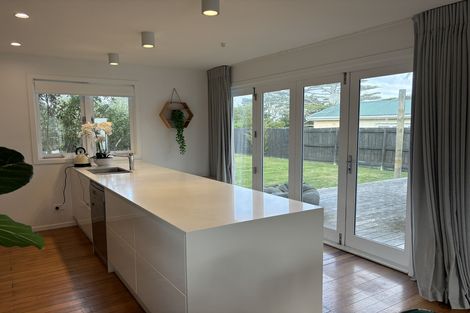 Photo of property in 118 Matipo Road, Te Atatu Peninsula, Auckland, 0610