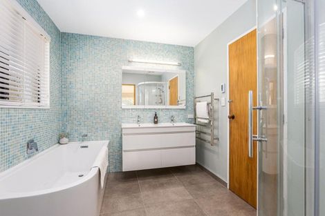 Photo of property in 33 Paremata Haywards Road, Pauatahanui, Porirua, 5381
