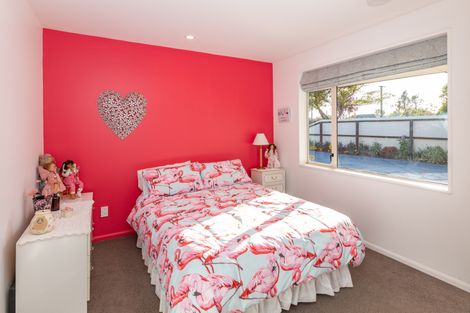 Photo of property in 4 Daniels Road, Redwood, Christchurch, 8051