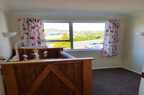 Photo of property in 42 Churton Drive, Churton Park, Wellington, 6037