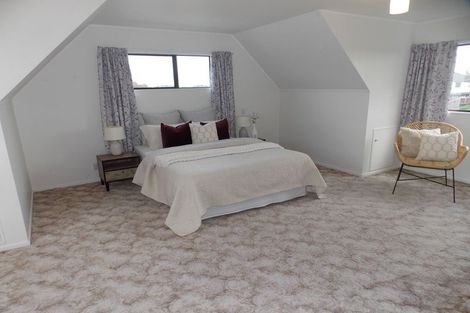 Photo of property in 16 Willowstream Grove, Cloverlea, Palmerston North, 4412