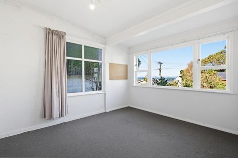 Photo of property in 14 Cave Road, Houghton Bay, Wellington, 6023