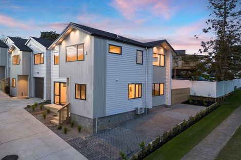 Photo of property in 5a Topliss Drive, Northcross, Auckland, 0632