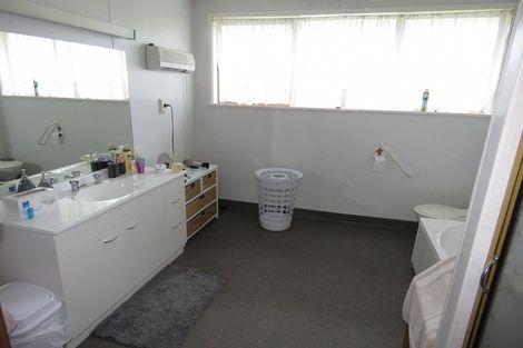 Photo of property in 90 Queen Street, Westport, 7825