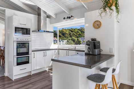 Photo of property in 8 The Crowsnest, Whitby, Porirua, 5024