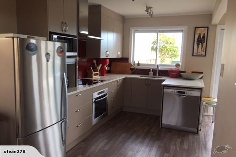 Photo of property in 26 Lyndfield Lane, Newlands, Wellington, 6037