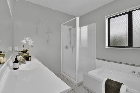 Photo of property in 28 Huntingdon Place, Avonhead, Christchurch, 8042