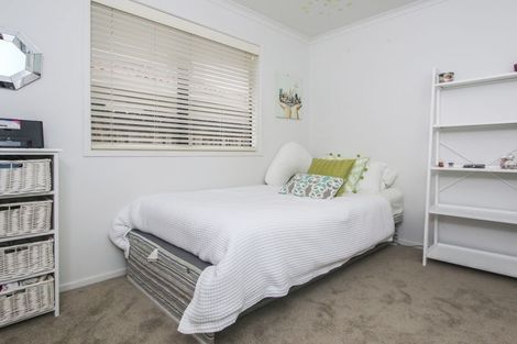 Photo of property in 35 Riverstone Road, Te Atatu Peninsula, Auckland, 0610