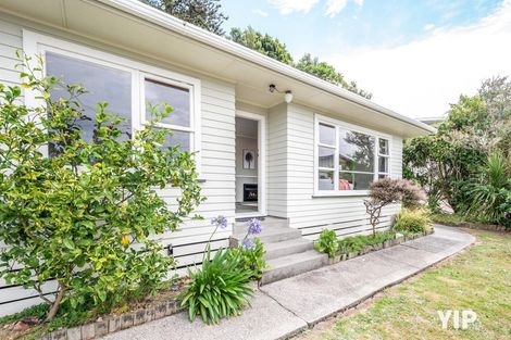 Photo of property in 35 Kahikatea Grove, Paparangi, Wellington, 6037