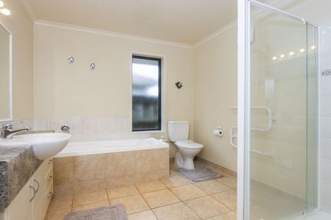 Photo of property in 35 Riverstone Road, Te Atatu Peninsula, Auckland, 0610