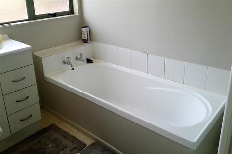 Photo of property in 8 Josie Lane, Manurewa, Auckland, 2102