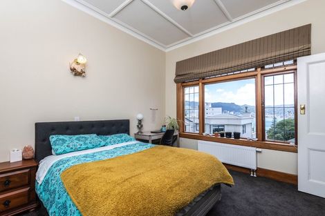 Photo of property in 210 Oriental Parade, Oriental Bay, Wellington, 6011