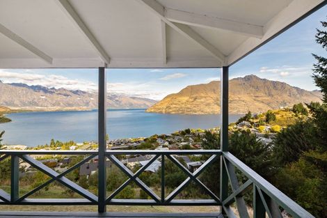 Photo of property in 1 Von Place, Fernhill, Queenstown, 9300