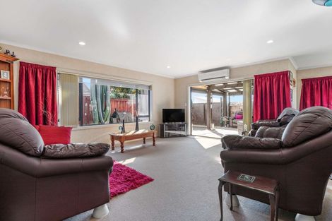 Photo of property in 2 Oreti Crescent, Papamoa Beach, Papamoa, 3118