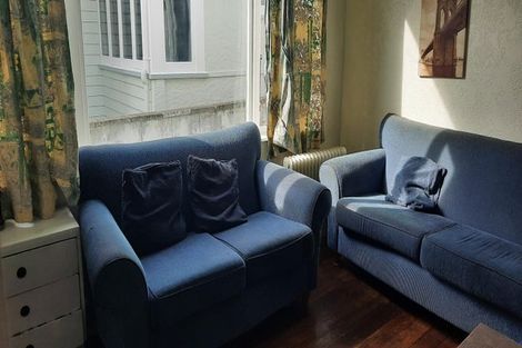 Photo of property in 11 Edge Hill, Mount Victoria, Wellington, 6011