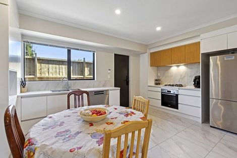 Photo of property in 10e Roberts Road, Te Atatu South, Auckland, 0610