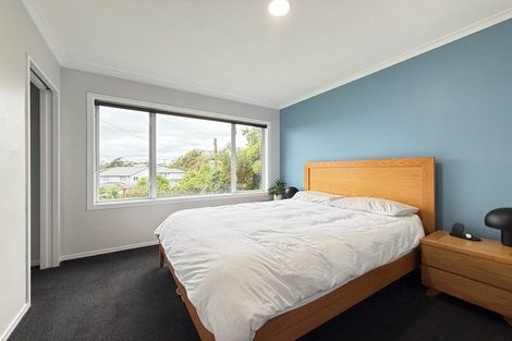 Photo of property in 98 Glanmire Road, Newlands, Wellington, 6037