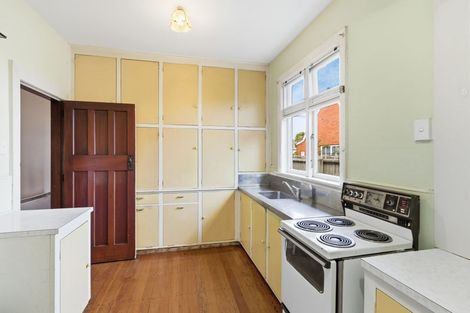 Photo of property in 48 Saint Andrews Square, Strowan, Christchurch, 8052