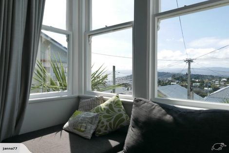 Photo of property in 22 Sugarloaf Road, Brooklyn, Wellington, 6021