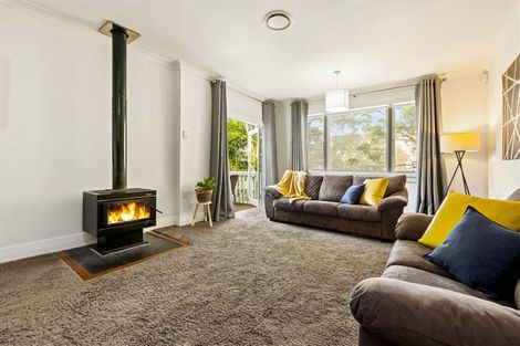 Photo of property in 12 Eastglen Road, Glen Eden, Auckland, 0602