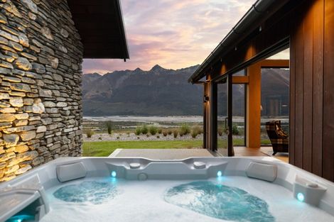 Photo of property in 136 Rosie Way, Glenorchy, 9372