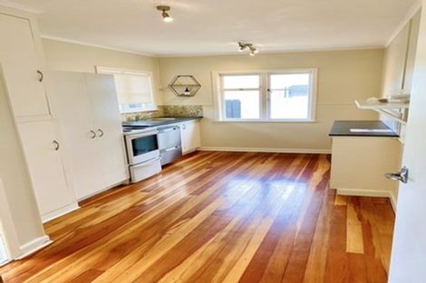 Photo of property in 11 Hikurangi Street, Te Atatu Peninsula, Auckland, 0610
