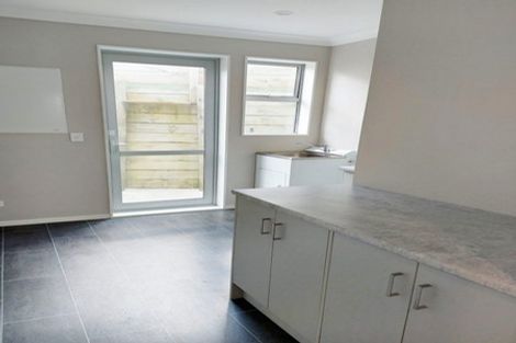 Photo of property in 31 Percy Kinsman Crescent, Riverstone Terraces, Upper Hutt, 5018